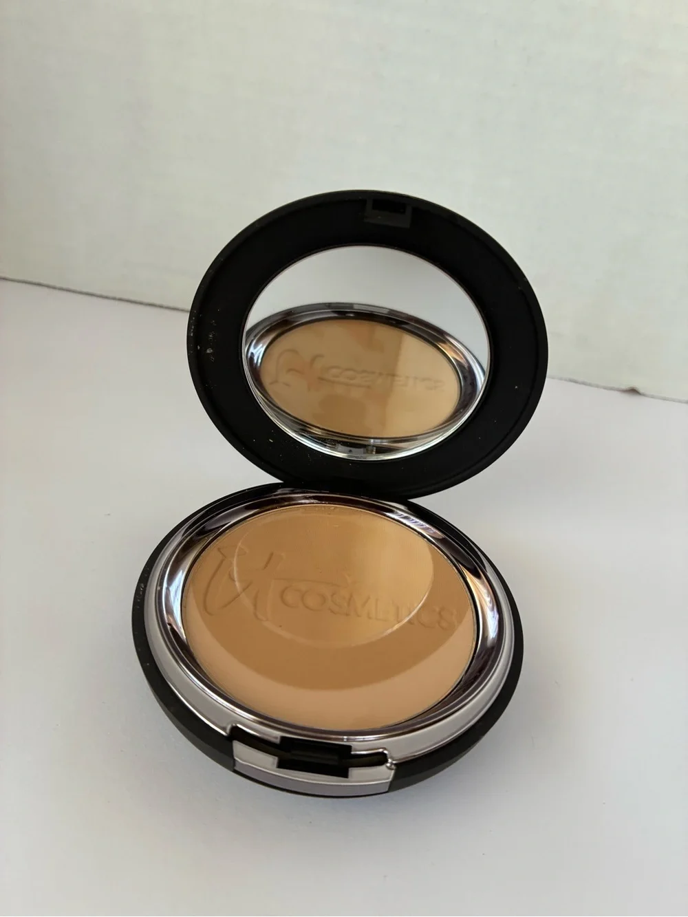 IT Cosmetics Celebration Foundation Tan 0.30 oz Discontinued NEW Unused NIB